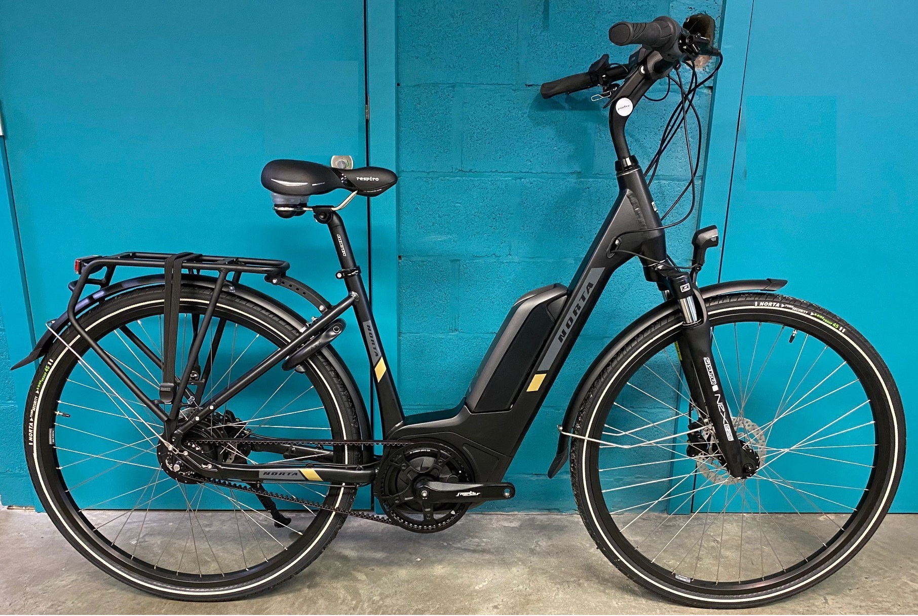 Norta B-2030 Lowstep Mat zwart/goud - Davy's Bike Store